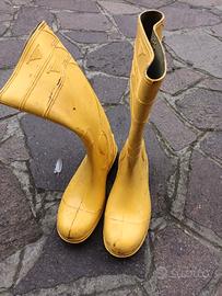 Stivali nuovi in gomma