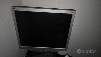 computer fisso monitor e case funzionanti 