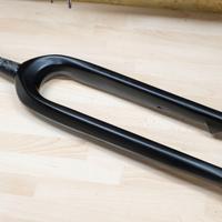 Forcella rigida in carbonio 699gr