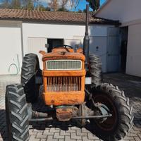 Trattore gommato Fiat 550 DT
