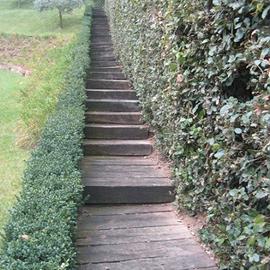 gradini ricavati da traversine ferroviarie