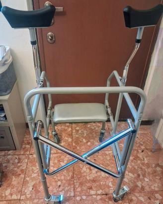 Deambulatore con appoggio ascellare e seduta