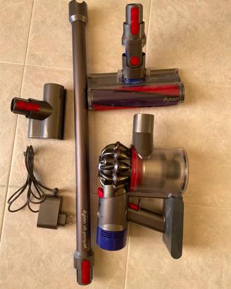 Dyson V8 parquet