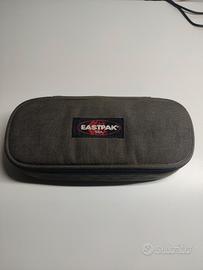 Astuccio Eastpak verde militare