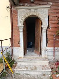 portale in pietra 