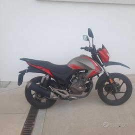 Moto Zontes ZT125 H + casco