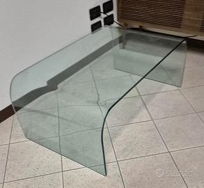 tavolino in vetro curvato