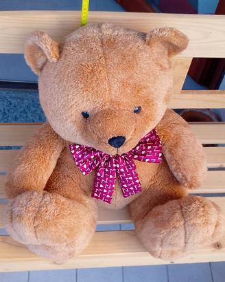 Orso peluche grande con fiocco