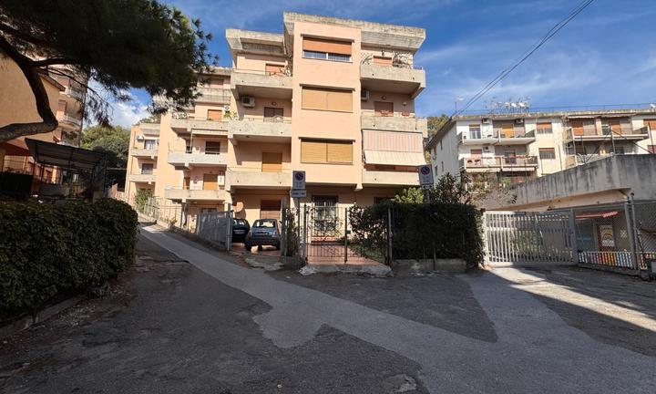 P.ssi Regina Elena - 3 locali, posto auto coperto