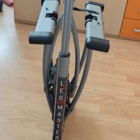 Attrezzo per gambe e glutei