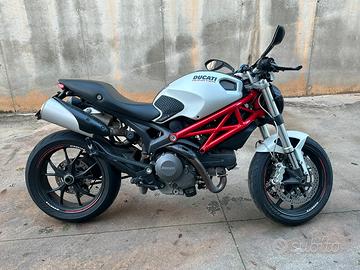 Ducati Monster 796, patente a2