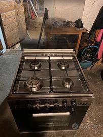 Fornelli a gas con forno elettrico