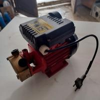 Pompa per travasare i liquidi