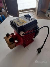 Pompa per travasare i liquidi