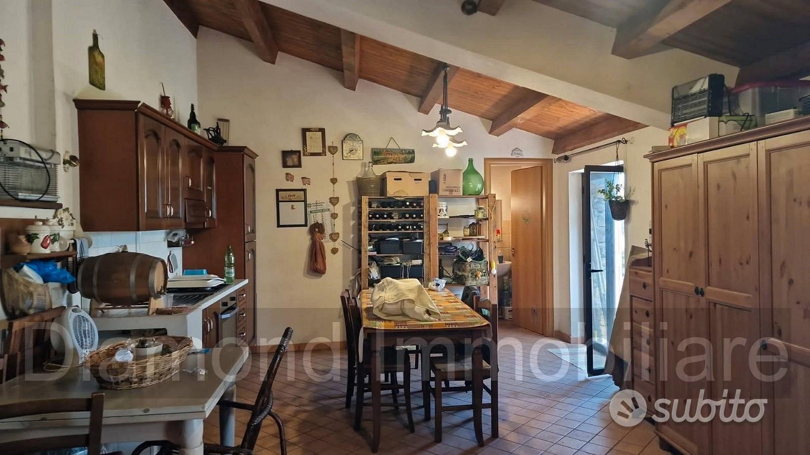 Casa di campagna con terreno a Rovittello - Vista 3