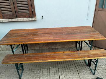 Tavolo con panche da esterno
