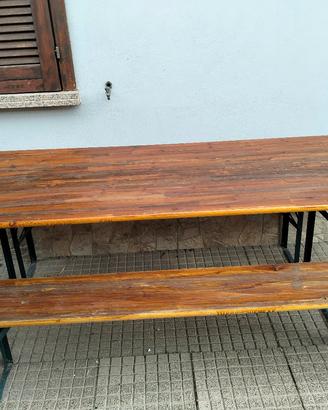 Tavolo con panche da esterno