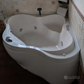 Vasca idromassaggio angolare 