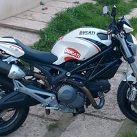 Ducati Monster 696+ - 2010