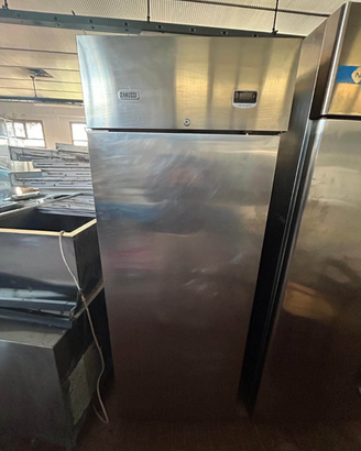 Congelatore Zanussi verticale da 600l