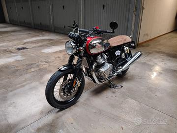 Royal Enfield Interceptor accessoriata
