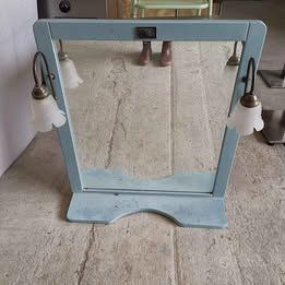 Specchiera a muro con mensole