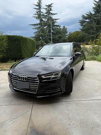 Audi A4 Avant nera metallizzata  S line 150 CV