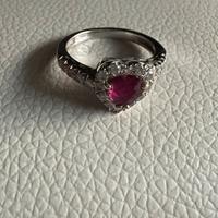 Anello con cuore rubino e brillanti