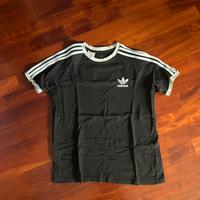 T-shirt adidas