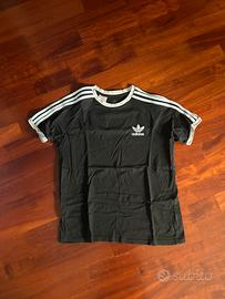 T-shirt adidas