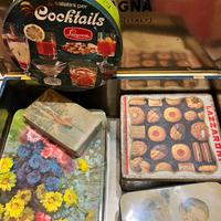 Vecchie scatole e vecchi barattoli