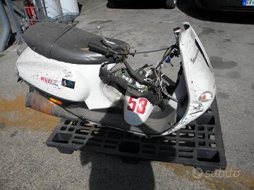 Piaggio Vespa 50 ET4 - 2012