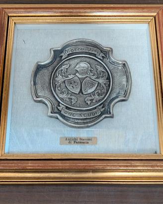 Antichi stemmi di farmacia Luxor Italia -due scudi