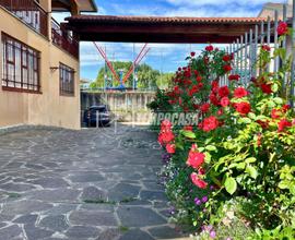 VILLA SINGOLA CON TERRAZZO, GIARDINO E LABORATORIO