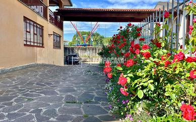 VILLA SINGOLA CON TERRAZZO, GIARDINO E LABORATORIO