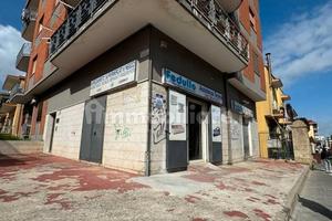 Locale commerciale 90mq calvizzano marano