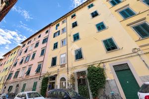 2 LOCALI A LIVORNO