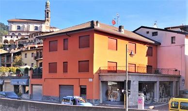 Casa con 2 unità abitative, negozio e magazzino