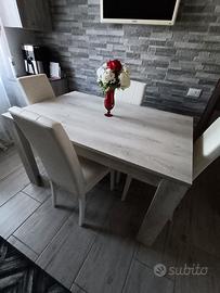 tavolo con 4 sedie 