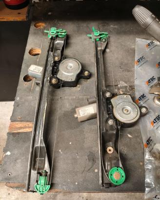 Alzavetro dx e sx completo di motorino