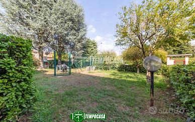 5 LOCALI CON GIARDINO AD USO ESCLUSIVO, BOX TRIPLO