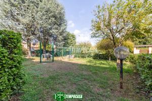 5 LOCALI CON GIARDINO AD USO ESCLUSIVO, BOX TRIPLO