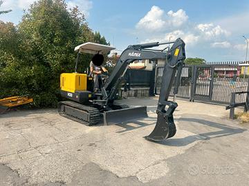 E236 - Escavatore 30 q Hanix