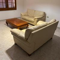 Divani nicoletti e tavolo soggiorno