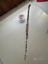 Risario cin medaglia di Papa Francesco