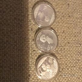 Tre oncie panda cinesi