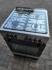 Cucina a gas 4 fuochi e forno elettrico 