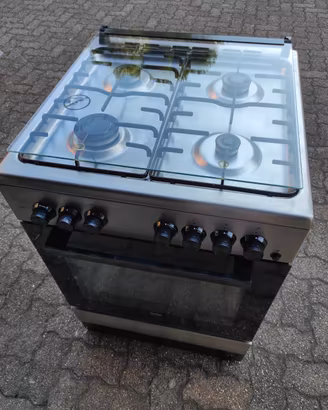 Cucina a gas 4 fuochi e forno elettrico 