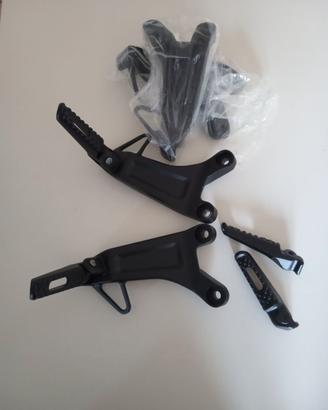 Speed triple 1050 pedane per scarico basso