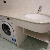 Lavandino bagno con piano in marmo
